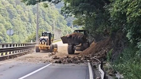 CNAIR: Lucrarile au ajuns la 80% pe sectorul de drum Boita – Lazaret de pe Valea Oltului, iar de luni se intra in ultima saptamana in care DN7 este inchis in zona