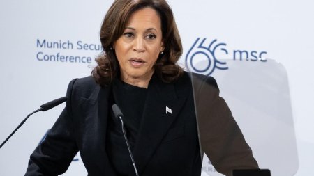 Harris si candidatul democrat la functia de vicepresedinte incep marti un turneu electoral in sapte state cheie