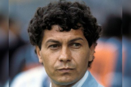 Lumea in 1986, cand Mircea Lucescu era selectioner: dezastrul de la Cernobil, <span style='background:#EDF514'>MANA LUI DUMNEZEU</span>, Reagan si Gorbaciov la putere, primul laptop, Burleanu bebe si ulei pe cartela