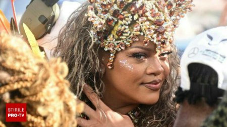 Rihanna, asa cum nu am mai vazut-o. Cum a aparut in fata fanilor la carnavalul din Barbados. GALERIE FOTO