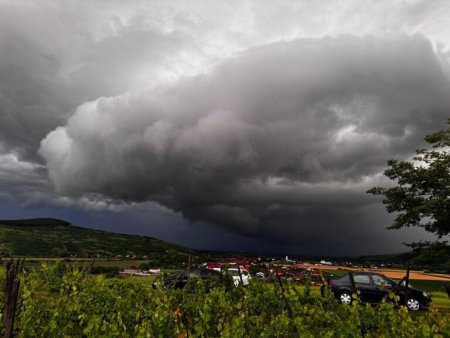 Avertizari meteorologice: vin furtunile in mai multe judete, inclusiv in Bucuresti!