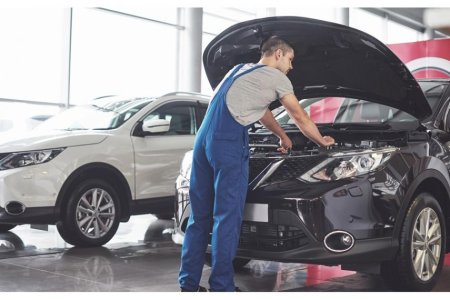 (P) Probleme auto pentru care e obligatoriu sa mergi la un <span style='background:#EDF514'>SERVICE AUTO</span>rizat sau un dealer auto