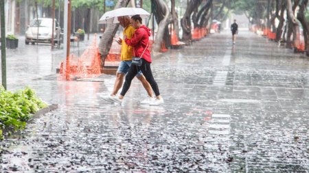 Alerta meteo imediata. Cod portocaliu de ploi torentiale, furtuna si grindina in Bucuresti si in judetul Ilfov