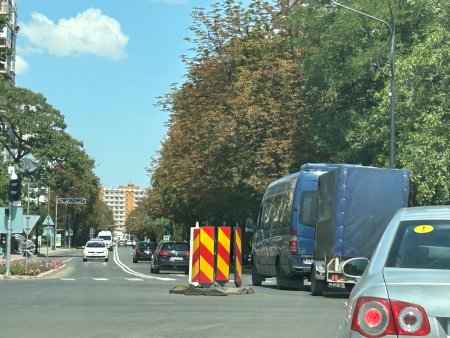 Sens <span style='background:#EDF514'>GIRATORIU</span> controversat la Focsani: Accidente evitate in fiecare clipa