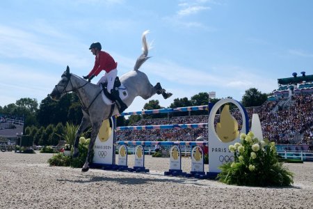 Un sport contestat a adunat 16.500 de oameni in tribune la ultima sa proba, castigata de germanul Christian Kukuk cu superbul cal <span style='background:#EDF514'>CHEC</span>ker 47