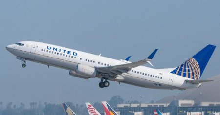 Un pasager a inghitit o bucata de sarma aflata in mancarea servita in avion. Barbatul a dat in judecata <span style='background:#EDF514'>UNITED AIRLINE</span>s