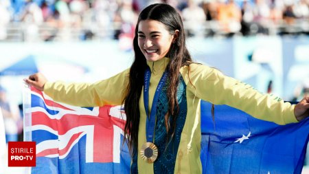 La 14 ani, australianca Arisa Trew a devenit campioana olimpica la <span style='background:#EDF514'>SKATEBOARDING</span>-park, la JO.