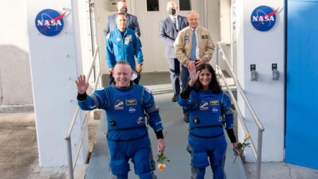 Cei doi astronauti de pe Boeing Starliner sunt blocati in spatiu de doua luni. Intoarcerea lor pe Pamant a fost amanata din nou de NASA