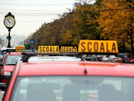 Accident produs de eleva unei scoli de soferi. Instructorul auto a ajuns la spital