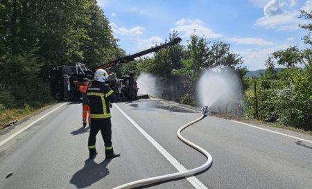 Firma care detine autocisterna cu gaz lichefiat, rasturnata pe DN7, amendata