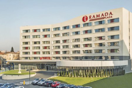 Hotelul <span style='background:#EDF514'>RAMADA</span> din Craiova, singura unitate din oras afiliata la un lant international: 46% din cei care se cazeaza sunt clienti turci veniti cu afaceri la Ford sau fabrica ETI