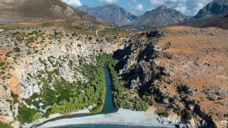 Trei cutremure au zguduit insula Creta, una dintre destinatiile de vacanta preferate de romani