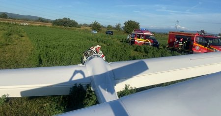 Un aparat de zbor a aterizat fortat pe un camp din Deva. Pilotul, un tanar de 21 ani VIDEO