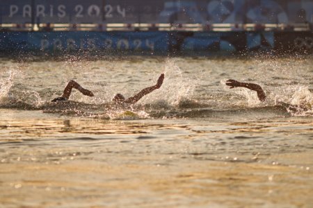 Inot in ape deschise - Van Rouwendaal castiga aurul la maratonul feminin de 10 km inot