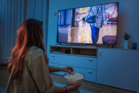 Smart TV Full HD ieftin la Dedeman: Transformati livingul intr-o sala de cinema fara sa cheltuiti o avere