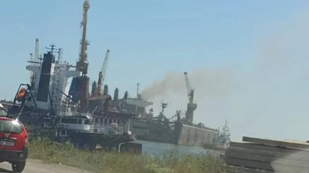 Alerta in santierul naval din Midia: Arde un vapor