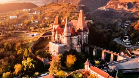 Obiective turistice in Hunedoara. Cele mai impresionante <span style='background:#EDF514'>MONUMENTE ISTORICE</span> din judet