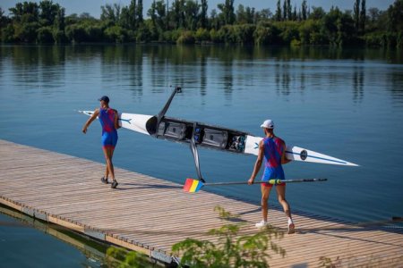 Premiera in Romania. Prima persoana cu dizabilitati care utilizeaza o barca de canotaj special adaptata