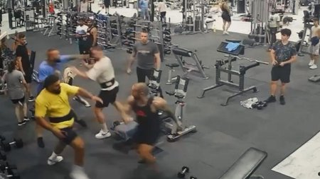 VIDEO Incaierare generala intr-o sala de sport din Timisoara: un luptator a fost injunghiat. Totul a pornit cu o cearta pe TikTok