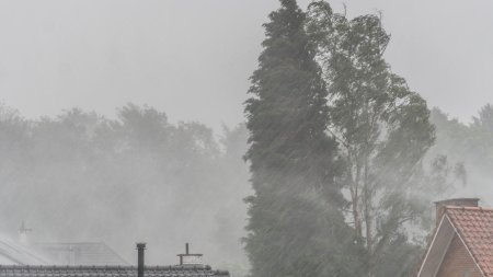 Cod portocaliu de vijelie, grindina si ploi torentiale. Lista localitatilor vizate de avertizarea meteo