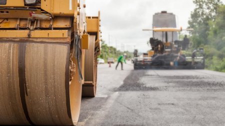 Criza materialelor de constructii poate pune frana proiectelor de infrastructura din Romania