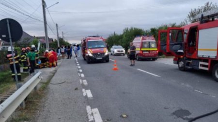 Patru raniti grav, unul proiectat in afara masinii, dupa un accident pe DN 1, in Sibiu