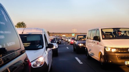 Carambol cu opt masini pe Autostrada Soarelui. Traficul spre mare este blocat