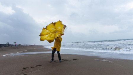 Alerta meteo de ploi si vijelii pe litoral. ANM a emis Cod Galben de furtuni pentru mai multe statiuni de la mare