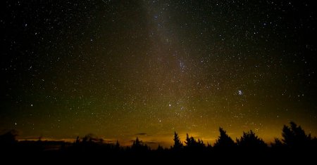 Va fi spectacol pe cer in seara asta! Unde se vad cel mai bine <span style='background:#EDF514'>PERSEIDELE</span>, cea mai stralucitoare ploaie de stele. VIDEO