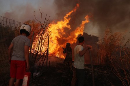 Grecia cere ajutorul Uniunii Europene in lupta impotriva incendiilor. Romania, printre statele care anunta ajutoare