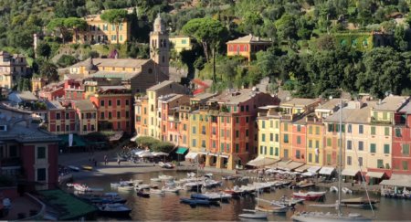 <span style='background:#EDF514'>BIG BROTHER</span> in exclusivistul Portofino. Vecinii se spioneaza reciproc pentru a raporta politiei cine isi instaleaza ilegal aparate de aer conditionat