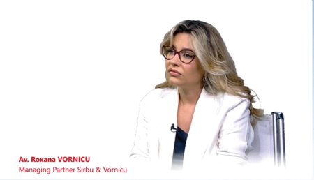 ZF Live. Roxana Vornicu, avocat specializat in achizitii publice. In achizitiile publice din Romania, elementul central este frica. Principalele probleme nu sunt legate de legislatie, ci de profesionalizarea oamenilor care lucreaza in domeniu