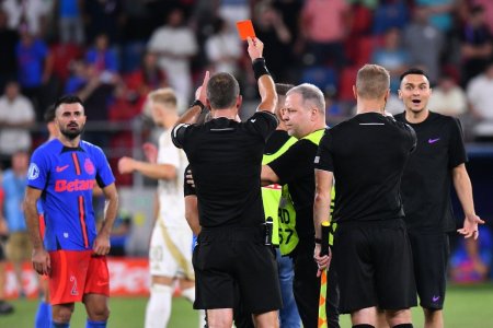 Incidente pe gazon imediat dupa FCSB - Sparta Praga: Sut a fost eliminat, Neubert, un car de nervi, doi fani au intrat pe teren + Ce s-a scandat din tribune