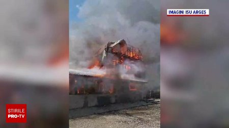 <span style='background:#EDF514'>INCENDIU DEVASTATOR</span> in Arges. Un restaurant si o locuinta au fost mistuite de flacari. Ieseau pe geamuri