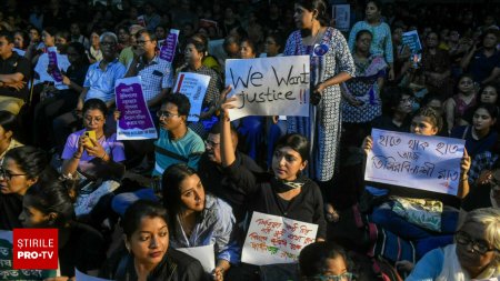 Mii de femei au protestat in India, dupa ce <span style='background:#EDF514'>O DOCTORITA</span> a fost abuzata sexual si ucisa la locul de munca