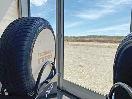 Comisia Europeana a aprobat ajutorul de stat de 99,5 milioane de euro pentru noua fabrica Nokian Tyres de la Oradea. BEI acorda finlandezilor un imprumut de 150 mil. euro pentru fabrica din Romania care va produce anvelope.