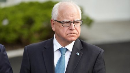 Alegeri SUA. <span style='background:#EDF514'>DEMOCRATUL</span> Tim Walz accepta dezbaterea pentru vicepresedintia americana. JD Vance nu a dat un raspuns oficial