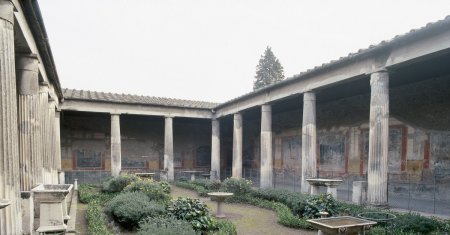 Incredibila imagine. Un cuplu din Pompei surprins de eruptia Vezuviului, scos la lumina