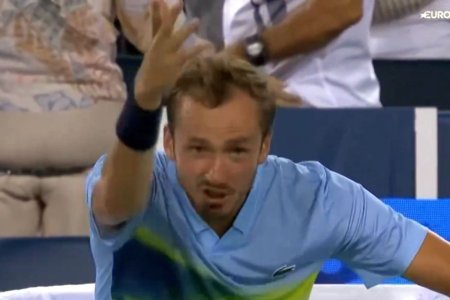 Medvedev, criza de nervi la <span style='background:#EDF514'>CINCINNATI</span>! S-a rastit la arbitra de scaun si a parasit competitia