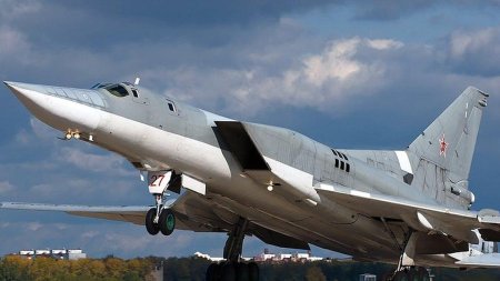 Un bombardier supersonic rusesc Tu-22M3 s-a prabusit in Siberia