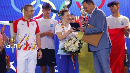 Ana Maria Barbosu a primit titlul de Ambasador al municipiului Focsani. Gimnasta va primi vineri medalia de bronz