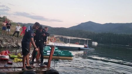 Un tanar de 19 ani a murit inecat in lacul Colibita, dupa ce a cazut de pe ponton