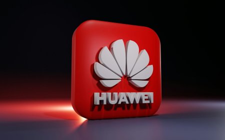 Huawei trece la nivelul urmator: Primul telefon triplu pliabil din lume. Au aparut imagini noi