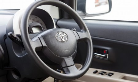 Toyota ar putea fi primul dintre producatori auto traditionali care sa abandoneze masinile pe benzina pentru cele hibride