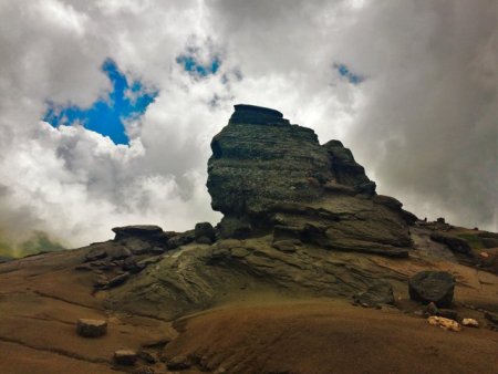 Prahova: O fata a murit dupa ce a cazut aproape 300 de metri in Muntii <span style='background:#EDF514'>BUCEGI</span>