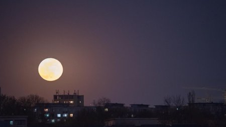 Evenimente astronomice inedite. Cand va avea loc Superluna Albastra