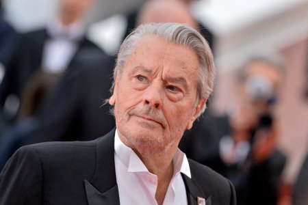 Celebrul actor Alain Delon a murit la varsta de 88 de ani. Ce scriu ziarele franceze: Un personaj la fel de mult ca un artist, Alain Delon si-a trait arta cu o intensitate de neegalat