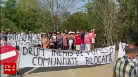 Zeci de oameni au protestat dupa inchiderea unui drum din Targu-Jiu. Sunt nevoiti sa ocoleasca 3 km pentru a merge in oras