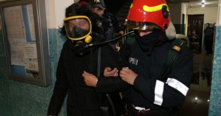 Panica intr-un bloc din Bucuresti, din cauza unui incendiu: un barbat a murit. Fiul si sotia sa au fost salvati in ultimul moment