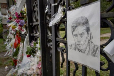 Ziarele franceze i-au dedicat prima pagina de luni lui Alain Delon. S-a stins din viata dupa un lung crepuscul: cel al zeilor